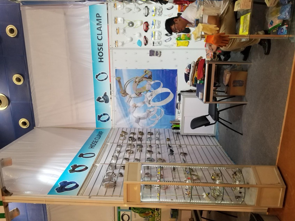 Overseas customers at the Youde stand