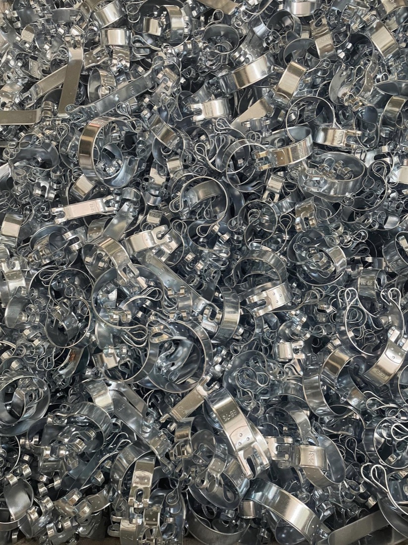 Finished stainless steel clamps in bulk